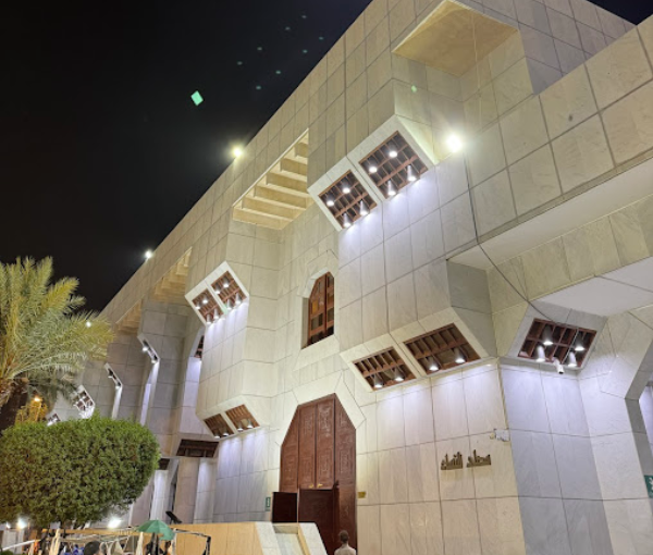 Masjid al-Taneem or Masjid Ayesha