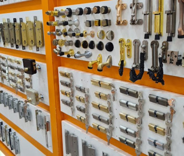 Akada Hardware