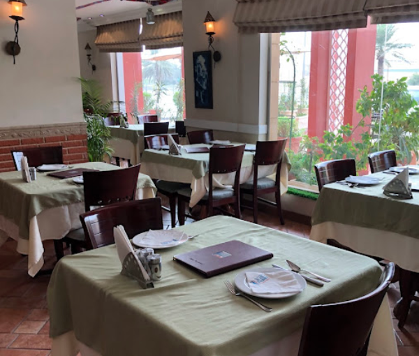 مطعم و مقهى توباز / Topaz Restaurant & Cafe